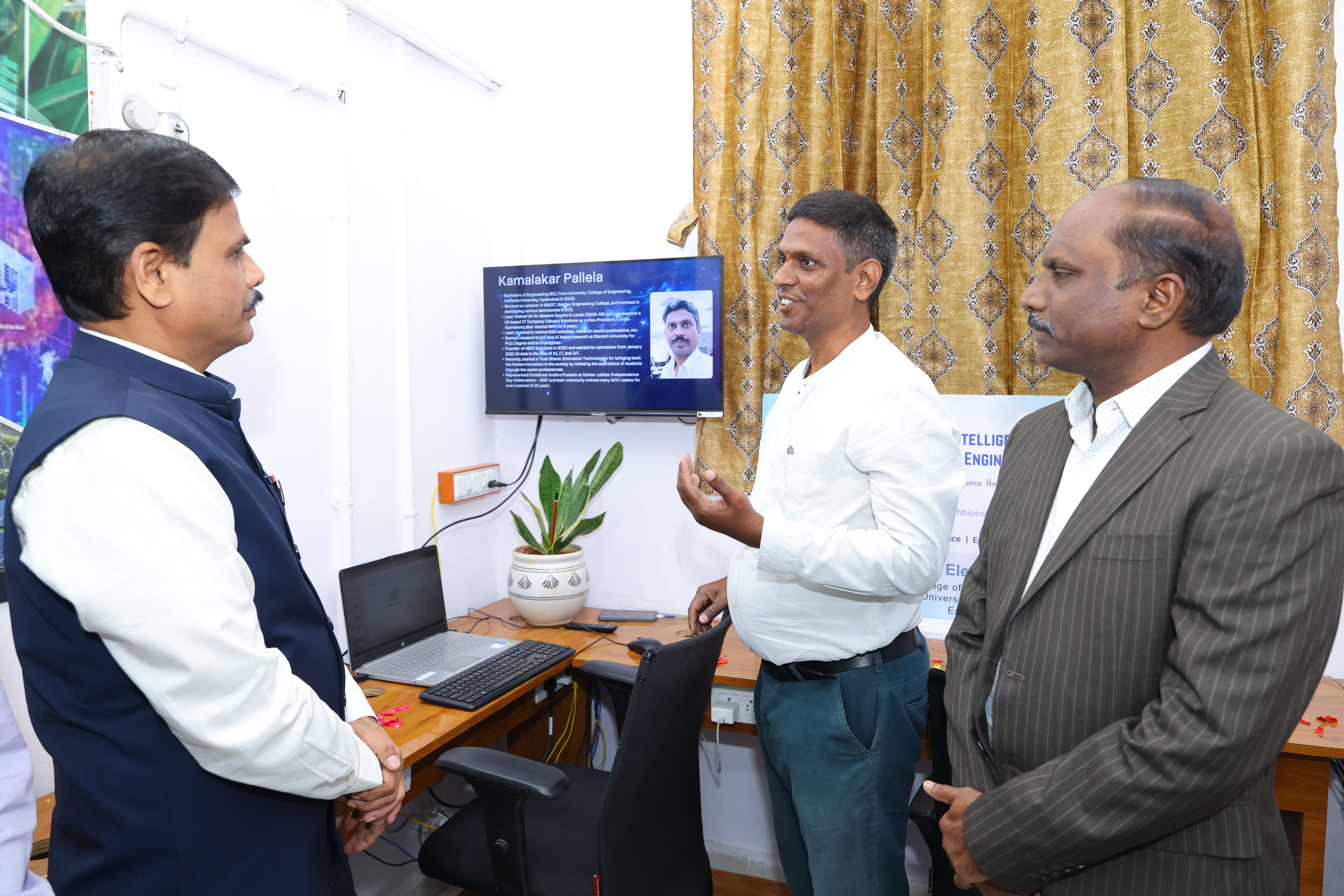 Presenting The Vision Of Laboratory
